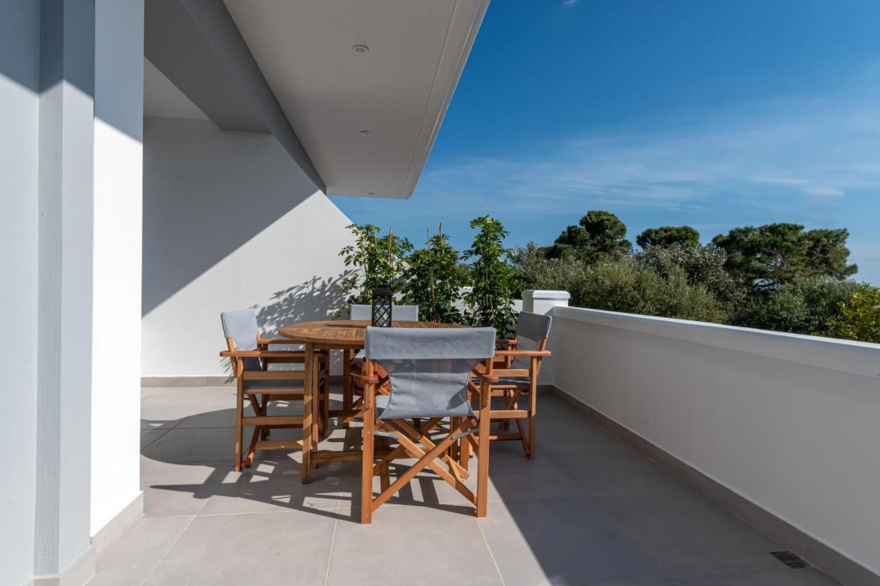 Rizes Seaside Homes Vromonérion 외부 사진