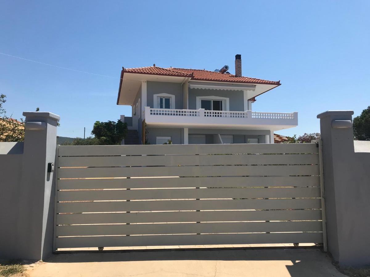 Rizes Seaside Homes Vromonérion 외부 사진