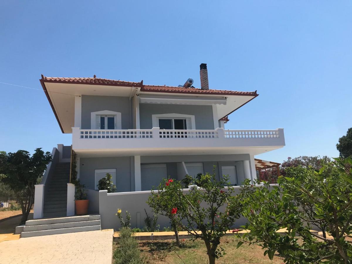 Rizes Seaside Homes Vromonérion 외부 사진